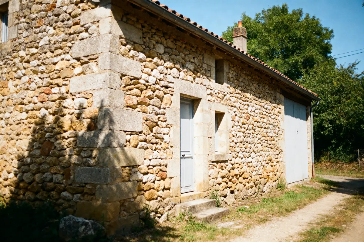 Maison meulière avantage inconvénient : Quels coûts et pièges ?