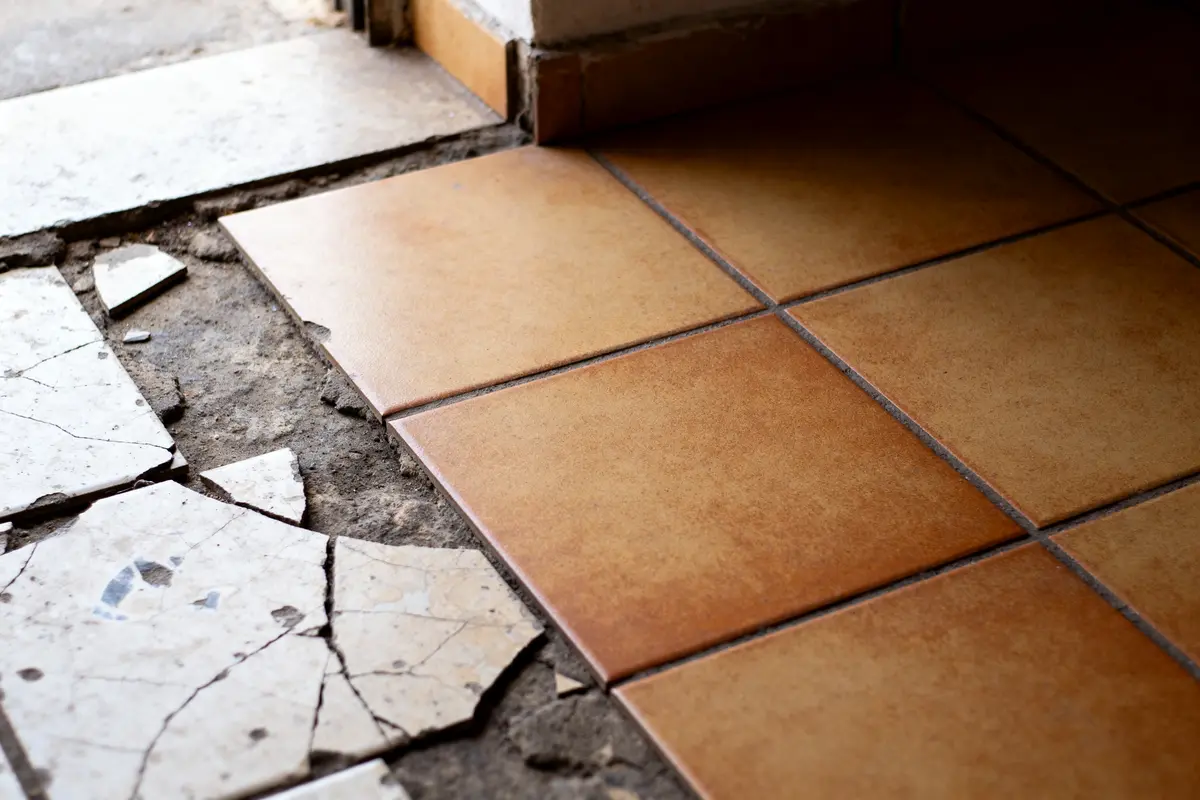Inconvénients de poser du carrelage sur du carrelage : Quels risques ?